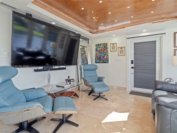 6616 E Miami Lakes Dr E, Miami Lakes FL 33014
