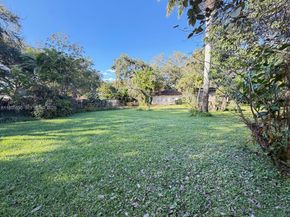 65 NE 152nd St, Miami FL 33162