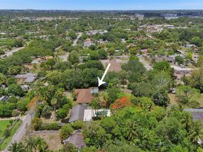65 NE 152nd St, Miami FL 33162