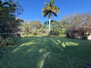 65 NE 152nd St, Miami FL 33162