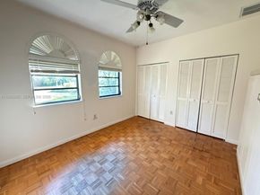 65 NE 152nd St, Miami FL 33162