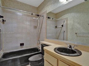 65 NE 152nd St, Miami FL 33162