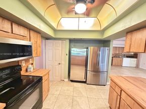 65 NE 152nd St, Miami FL 33162