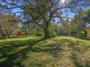 65 NE 152nd St, Miami FL 33162