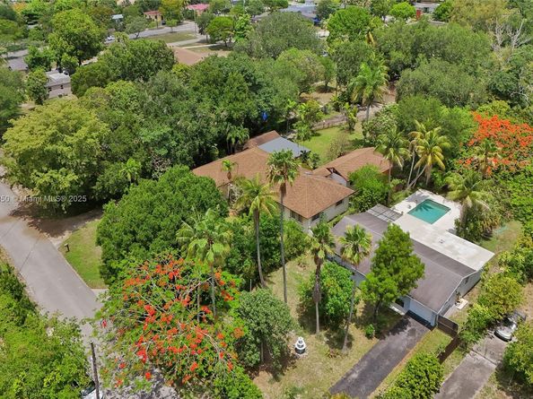65 NE 152nd St, Miami FL 33162