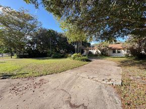 65 NE 152nd St, Miami FL 33162