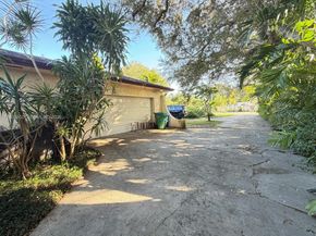65 NE 152nd St, Miami FL 33162
