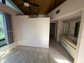 65 NE 152nd St, Miami FL 33162