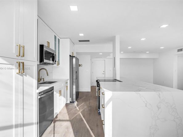 17560 Atlantic Blvd 409, Sunny Isles Beach FL 33160