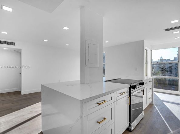 17560 Atlantic Blvd 409, Sunny Isles Beach FL 33160