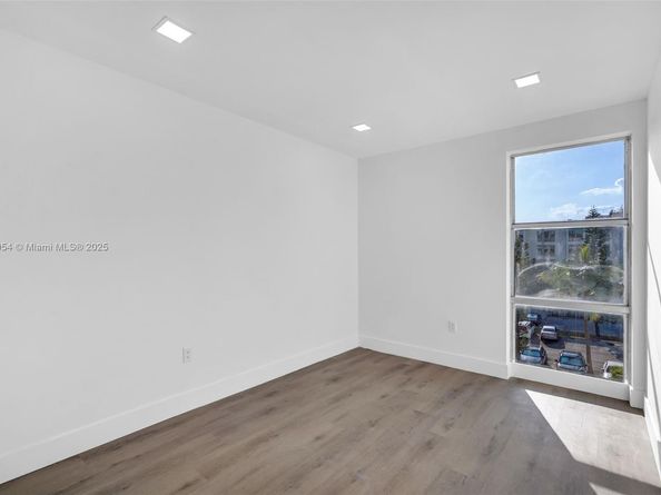 17560 Atlantic Blvd 409, Sunny Isles Beach FL 33160