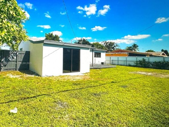 1320 NW 179th St, Miami Gardens FL 33169