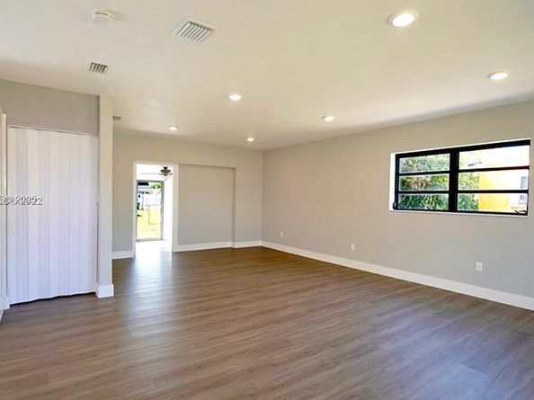 1320 NW 179th St, Miami Gardens FL 33169