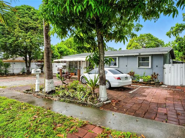 3633 SW 17th St, Fort Lauderdale FL 33312
