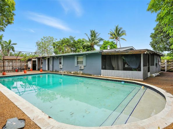 3633 SW 17th St, Fort Lauderdale FL 33312