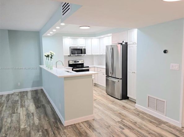 1147 Hillsboro Mile 605, Hillsboro Beach FL 33062