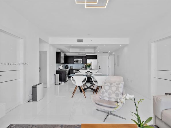 90 SW 3rd St 2513, Miami FL 33130