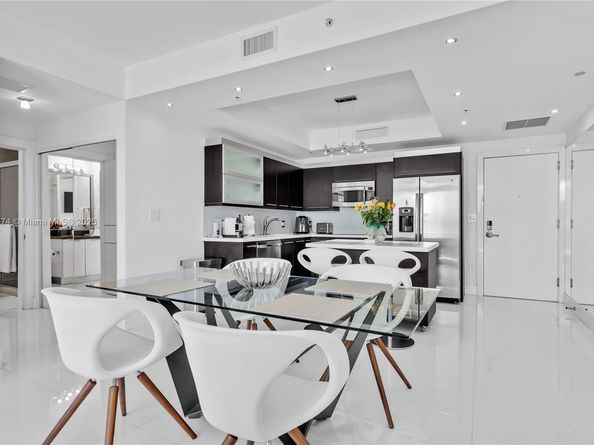90 SW 3rd St 2513, Miami FL 33130