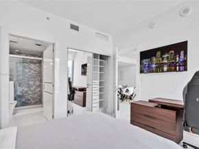 90 SW 3rd St 2513, Miami FL 33130