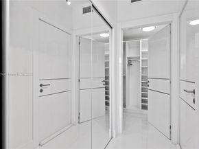90 SW 3rd St 2513, Miami FL 33130