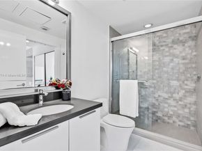 90 SW 3rd St 2513, Miami FL 33130