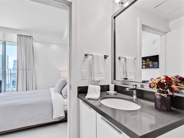 90 SW 3rd St 2513, Miami FL 33130