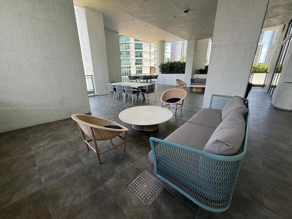 90 SW 3rd St 2513, Miami FL 33130