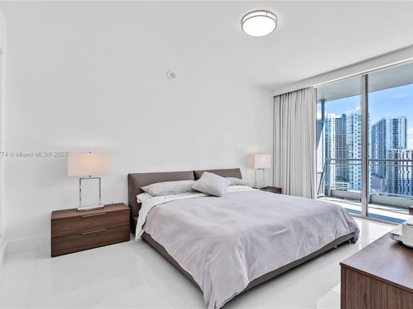 90 SW 3rd St 2513, Miami FL 33130