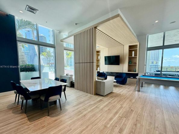 90 SW 3rd St 2513, Miami FL 33130
