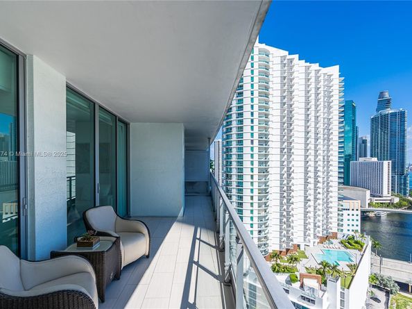 90 SW 3rd St 2513, Miami FL 33130