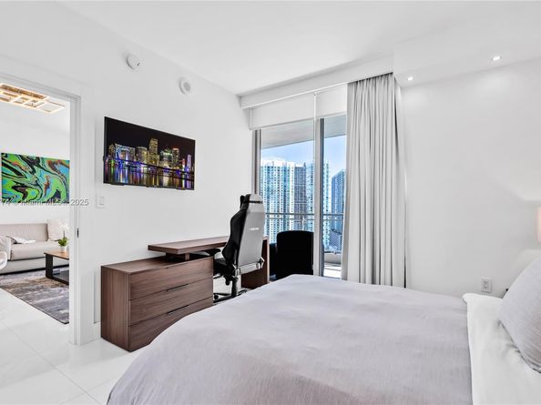 90 SW 3rd St 2513, Miami FL 33130