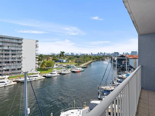 2475 NW 16th St Rd 616, Miami FL 33125