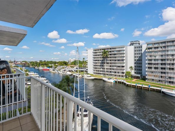 2475 NW 16th St Rd 616, Miami FL 33125