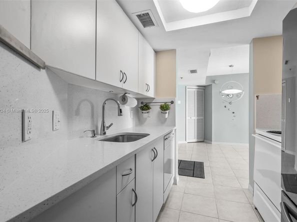 2475 NW 16th St Rd 616, Miami FL 33125