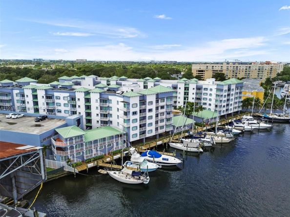 2475 NW 16th St Rd 616, Miami FL 33125