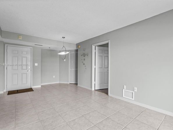 2475 NW 16th St Rd 616, Miami FL 33125