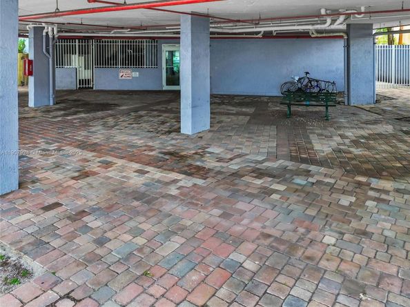 2475 NW 16th St Rd 616, Miami FL 33125