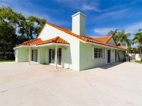 10352 NW 46th St, Doral FL 33178
