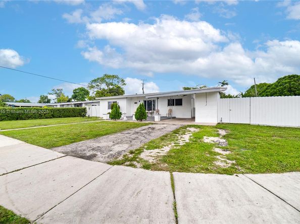 870 NW 170th Ter, Miami Gardens FL 33169