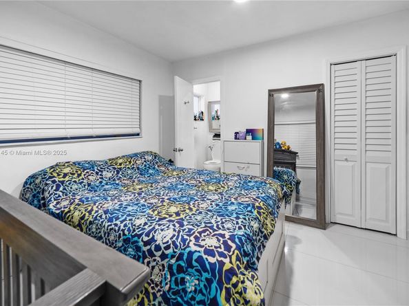 870 NW 170th Ter, Miami Gardens FL 33169