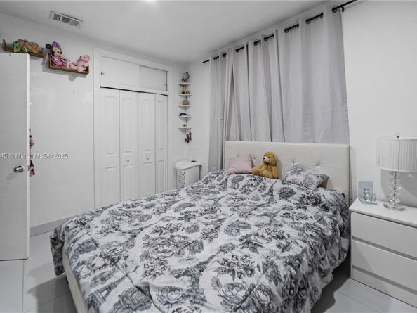 870 NW 170th Ter, Miami Gardens FL 33169