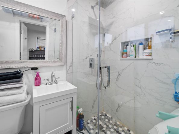 870 NW 170th Ter, Miami Gardens FL 33169