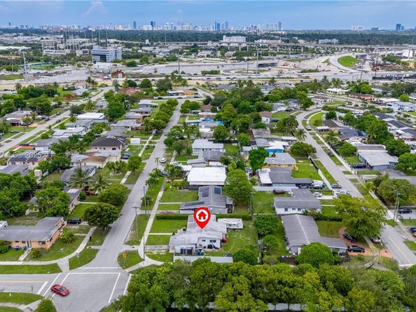 870 NW 170th Ter, Miami Gardens FL 33169
