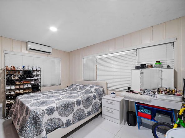 870 NW 170th Ter, Miami Gardens FL 33169