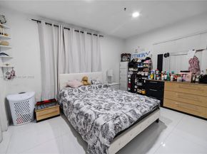 870 NW 170th Ter, Miami Gardens FL 33169