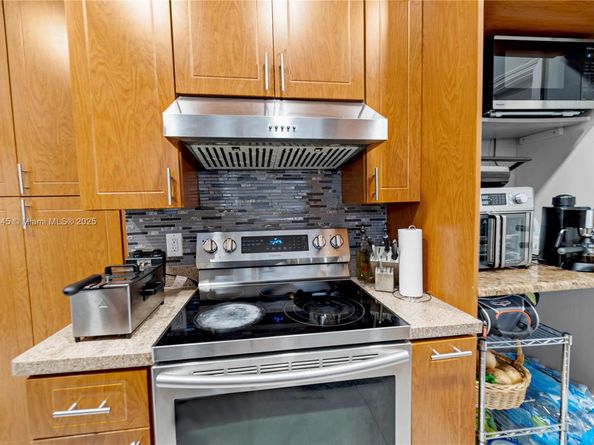 870 NW 170th Ter, Miami Gardens FL 33169