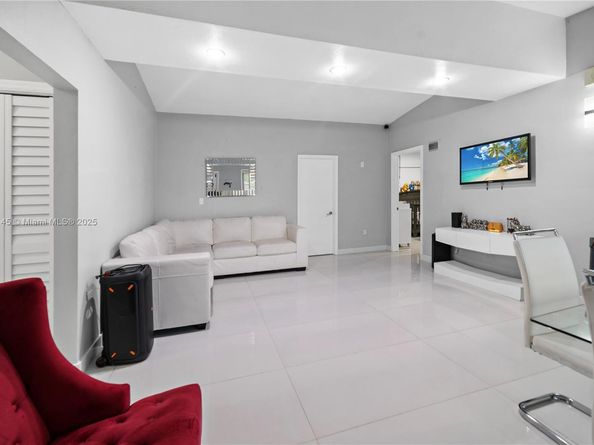 870 NW 170th Ter, Miami Gardens FL 33169