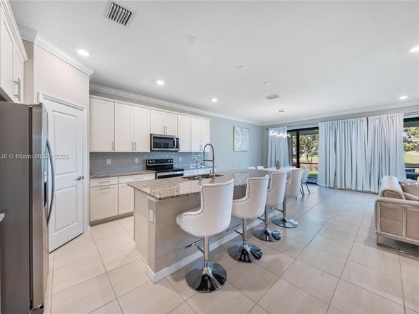 8160 NW 78th St, Tamarac FL 33321