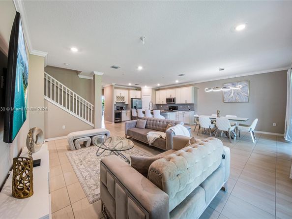 8160 NW 78th St, Tamarac FL 33321