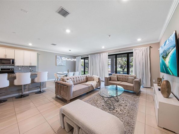 8160 NW 78th St, Tamarac FL 33321